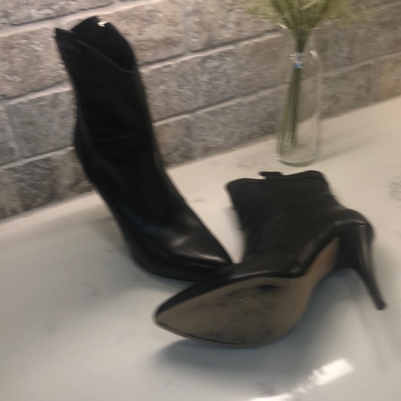 Charles David - Picture 6 of 13